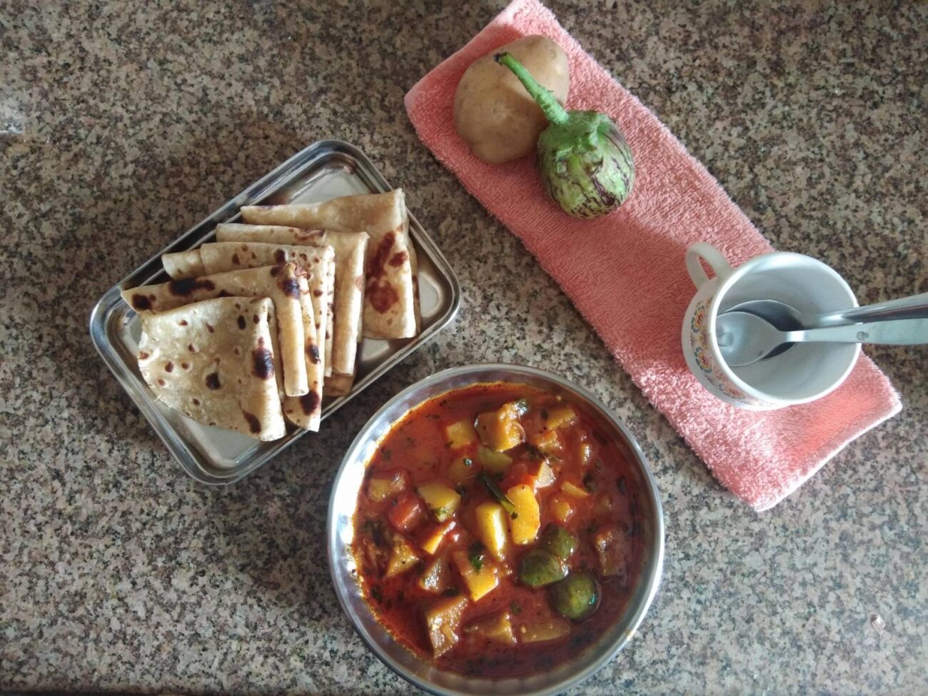 Aloo baingan sabzi (Potato brinjal curry ) – Maharashtrian style