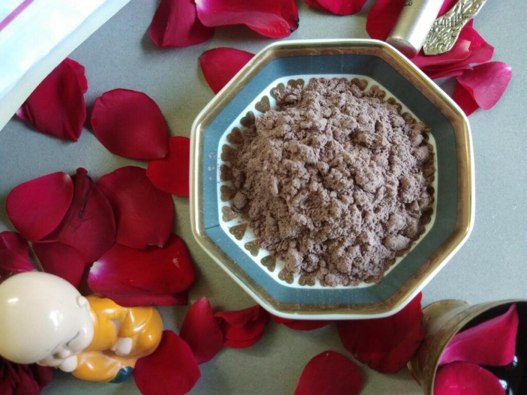 rose petal powder